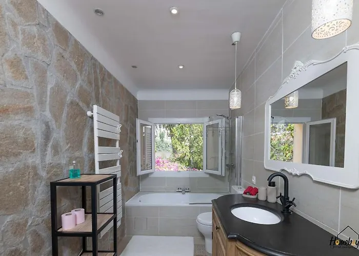 Eden Housse Villa, Pool, 2 Min To Beaches Holiday home Antibes