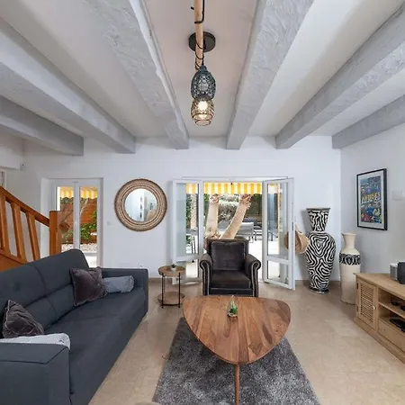 Eden Housse Villa, Pool, 2 Min To Beaches