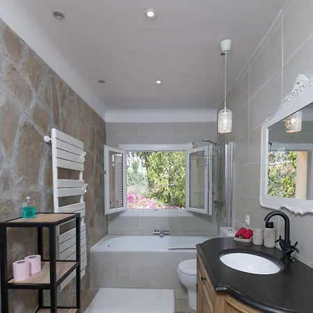 Eden Housse Villa, Pool, 2 Min To Beaches Hébergement de vacances Antibes