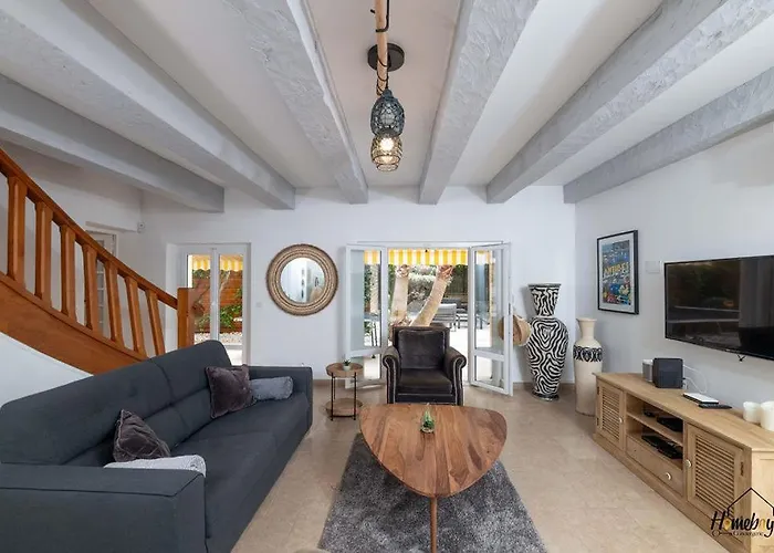 Eden Housse Villa, Pool, 2 Min To Beaches